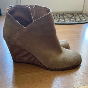 Lucky brand wedge
